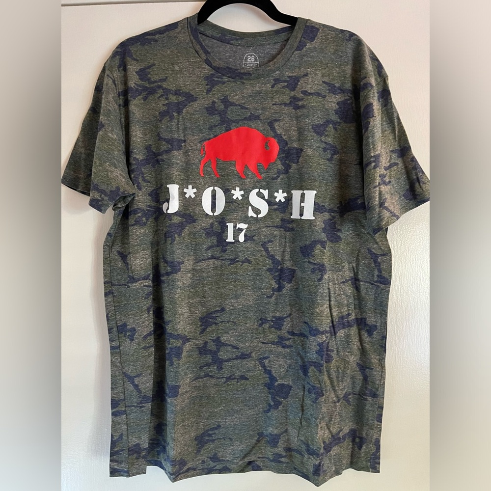 Buffalo Bills Josh Allen T-Shirt Camo Red Standing Buffalo 26 Shirts Size Large